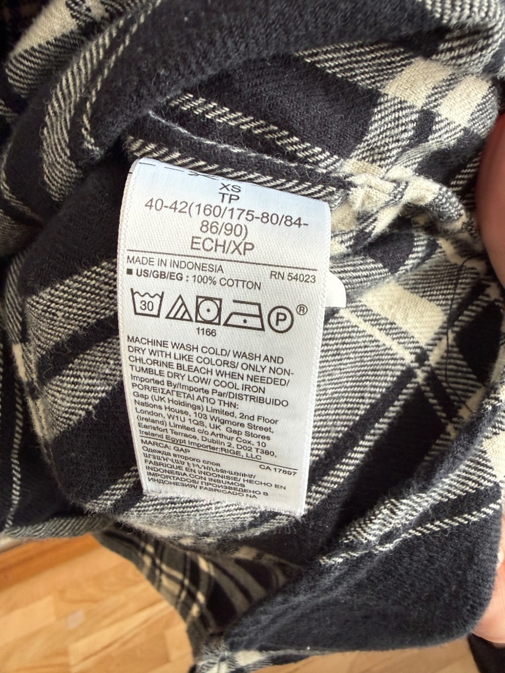 GAP Black & White Plaid Flannel Shirt XS 100% Cotton - Picture 4 of 6